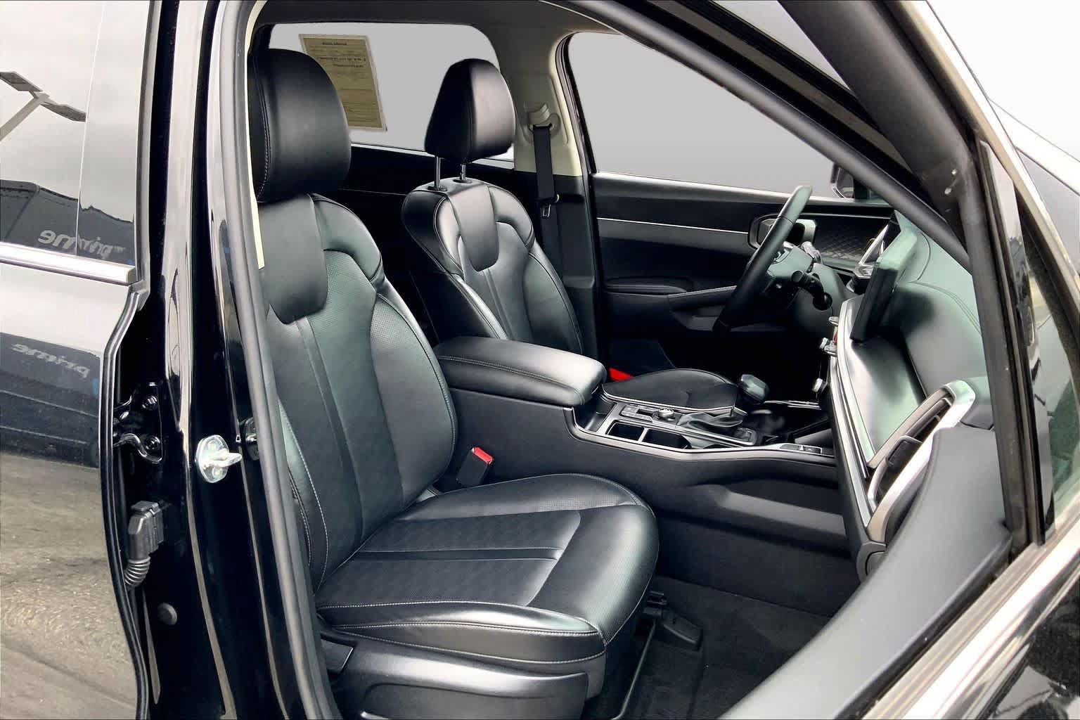 Used 2024 Kia Sorento S FWD image 9