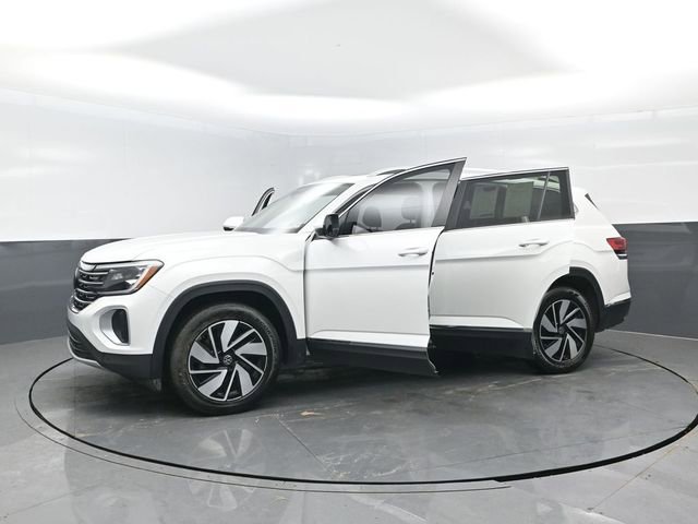 Used 2024 Volkswagen Atlas SEL AWD/4WD image 32