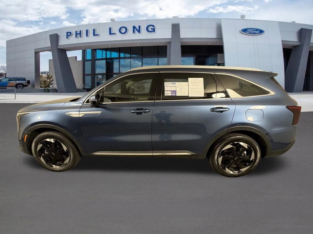 Used 2025 Kia Sorento EX FWD image 2