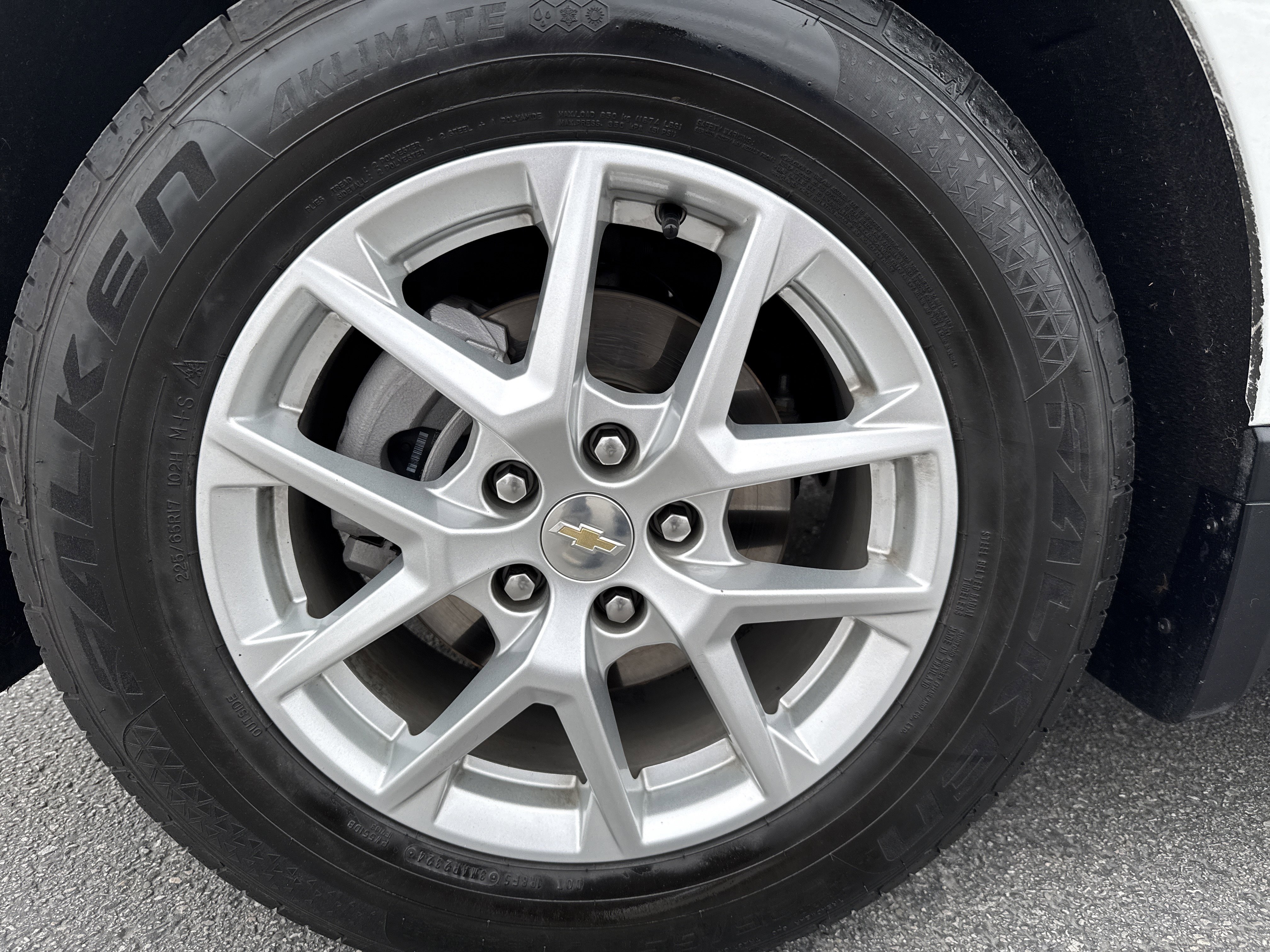 Used 2023 Chevrolet Equinox LT w/ LPO, Floor Liner Package image 10