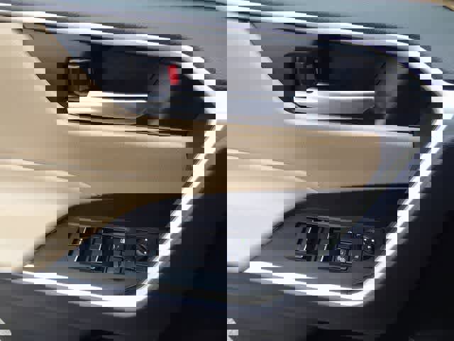 Used 2023 Toyota RAV4 XLE Premium image 16