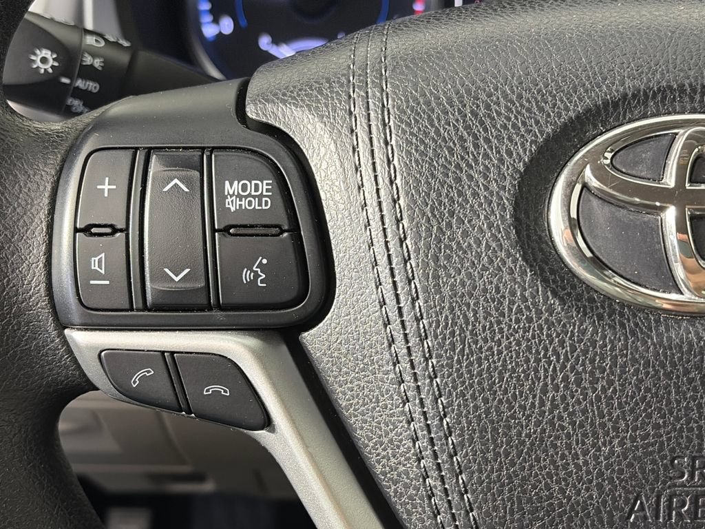 Used 2017 Toyota Highlander LE FWD image 17