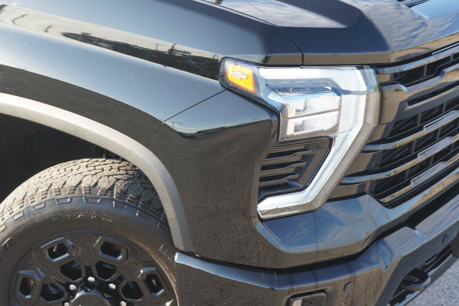 Used 2024 Chevrolet Silverado 2500 LTZ w/ LTZ Plus Package AWD/4WD image 3