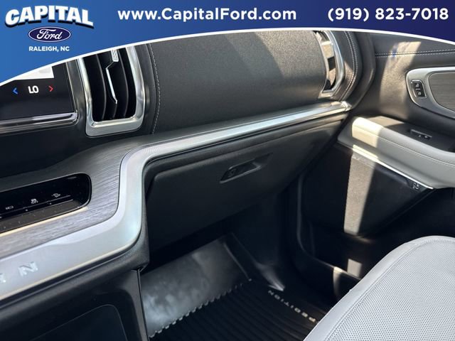 Certified 2025 Ford Expedition Max Platinum w/ Driver's Package AWD/4WD image 30
