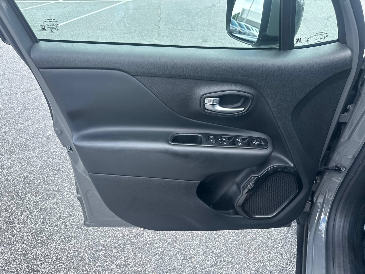 Used 2020 Jeep Renegade Altitude FWD image 10