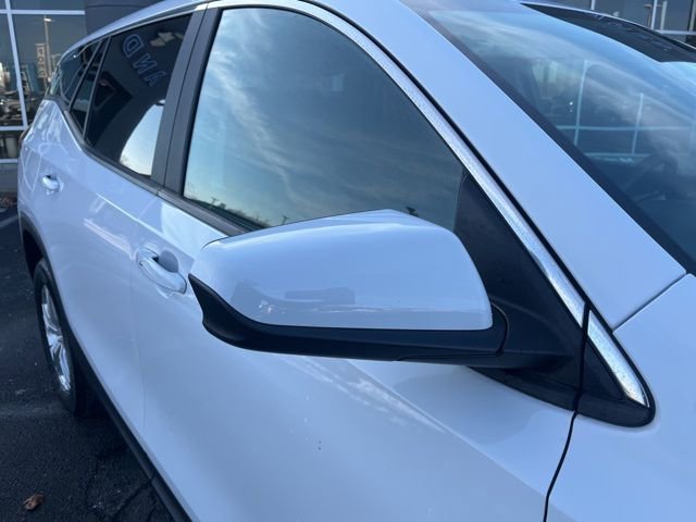 Used 2024 GMC Terrain SLE image 3