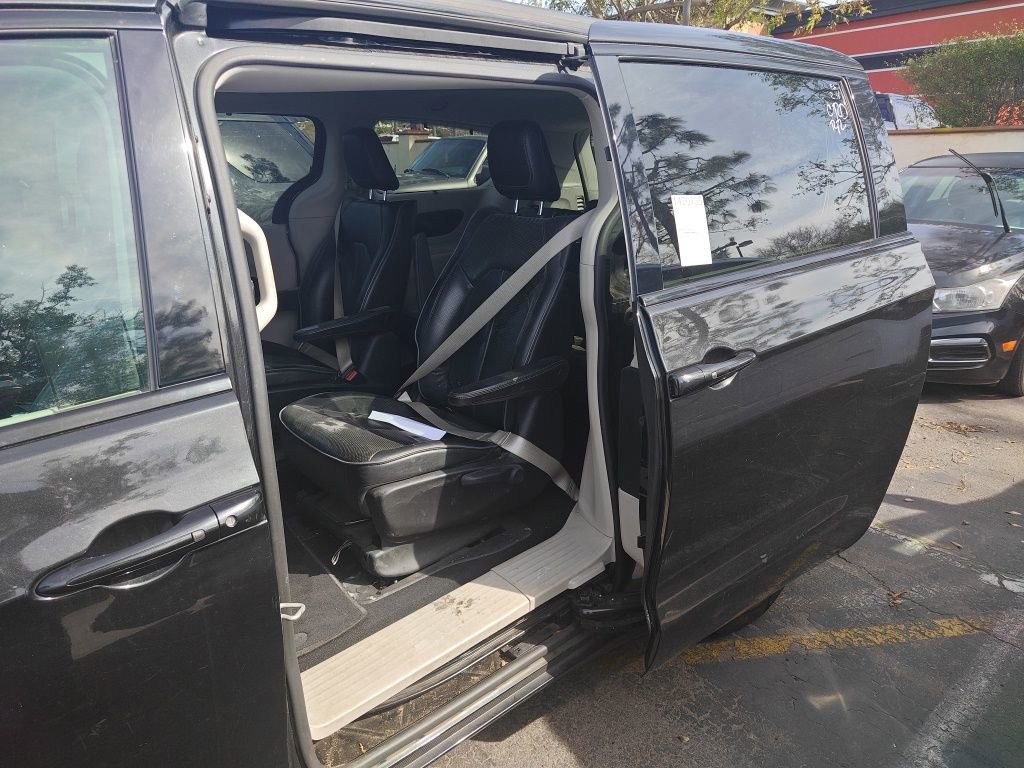 Used 2018 Chrysler Pacifica Limited w/ Advanced Safetytec Group image 17