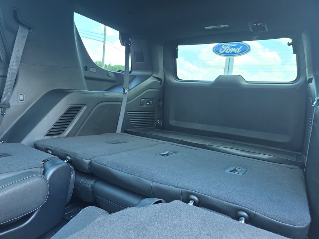 Used 2022 Chevrolet Tahoe Z71 w/ Luxury Package AWD/4WD image 29