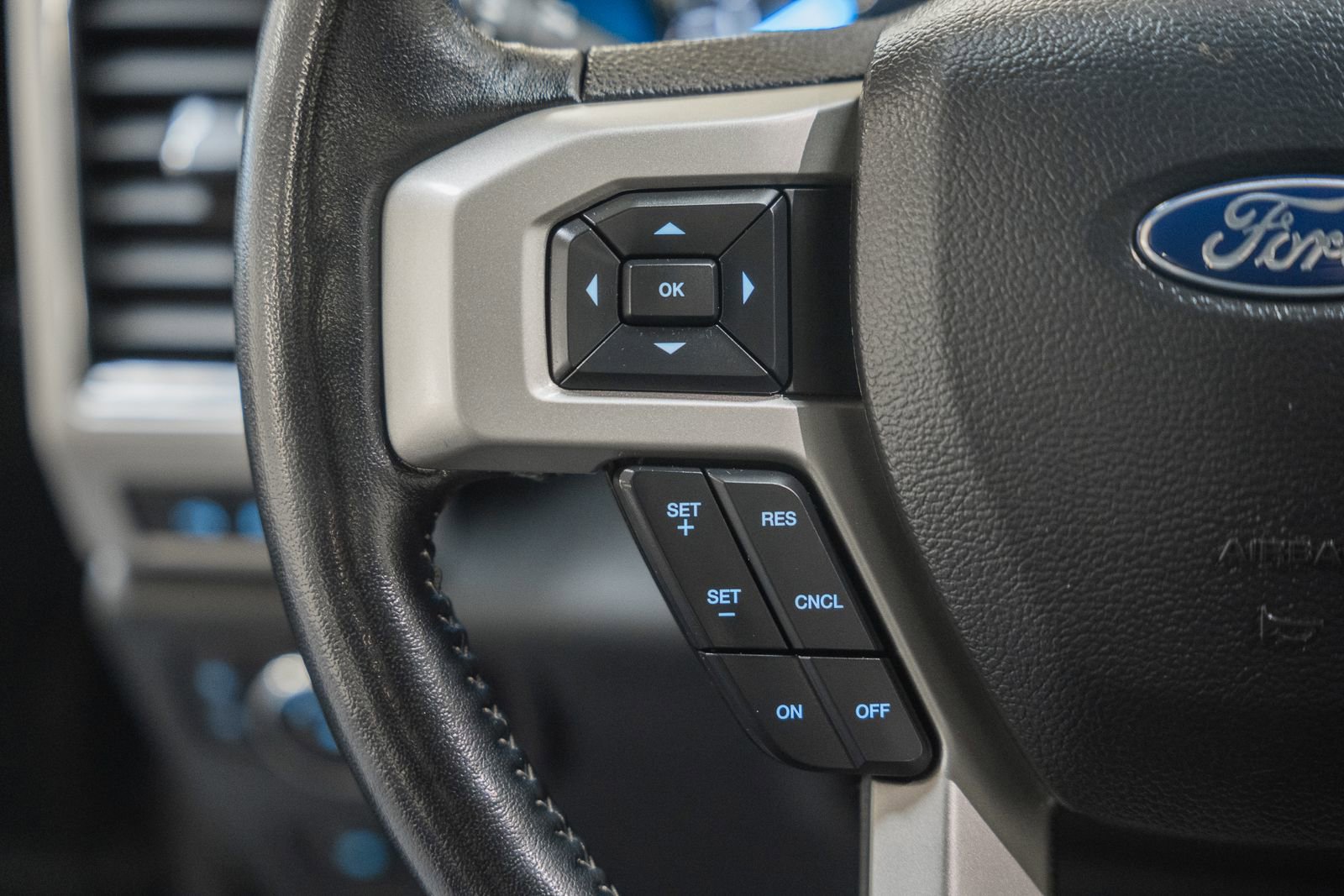 Certified 2022 Ford F250 Lariat w/ Black Appearance Pkg image 39