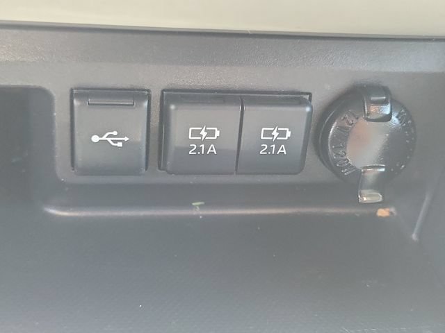 Used 2021 Toyota Highlander LE FWD image 10
