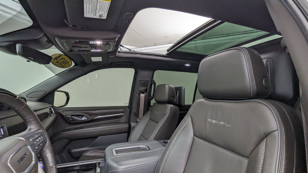 Used 2024 GMC Yukon XL Denali w/ Denali Reserve Package AWD/4WD image 3