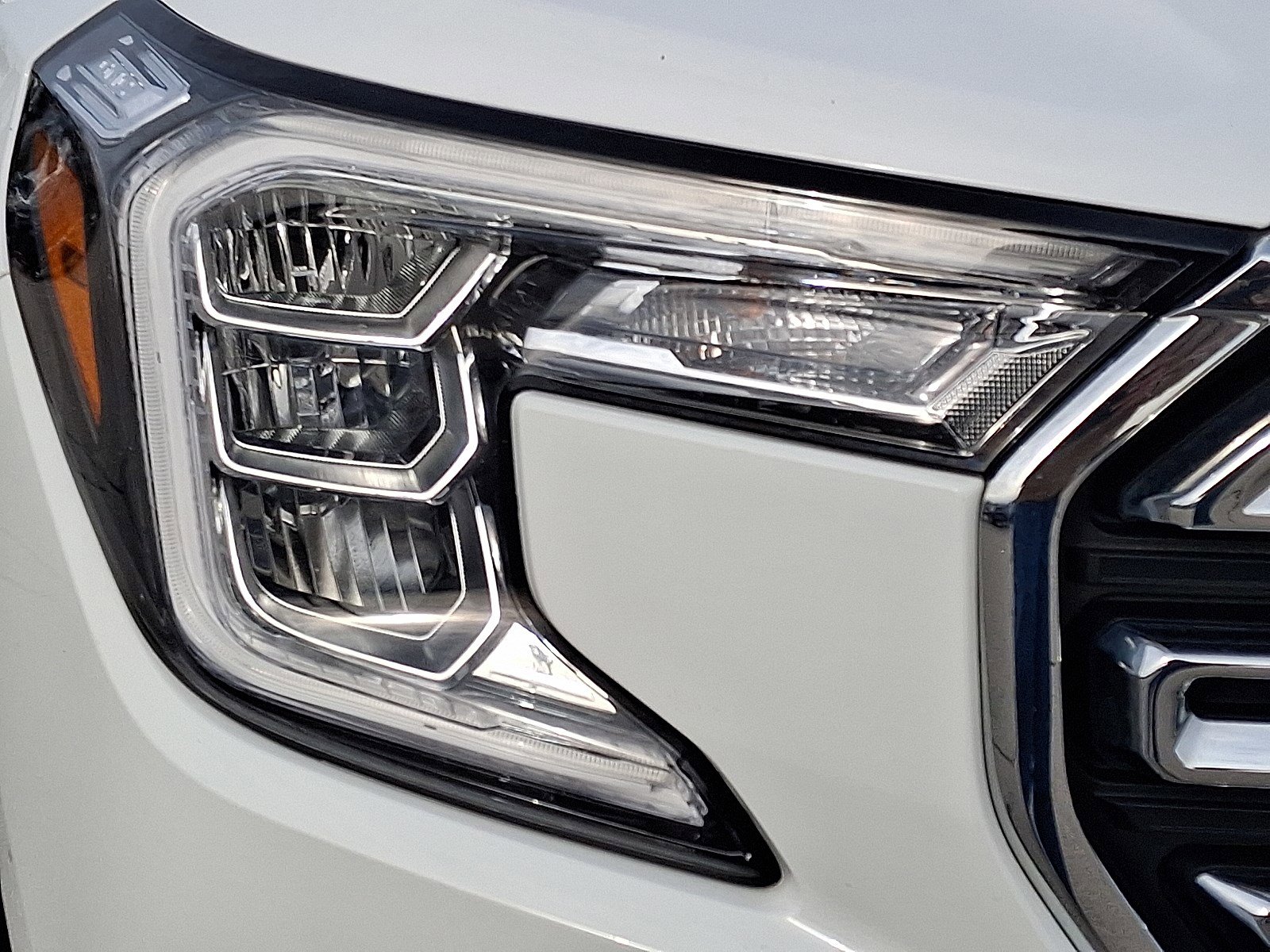 Used 2024 GMC Terrain SLT image 9