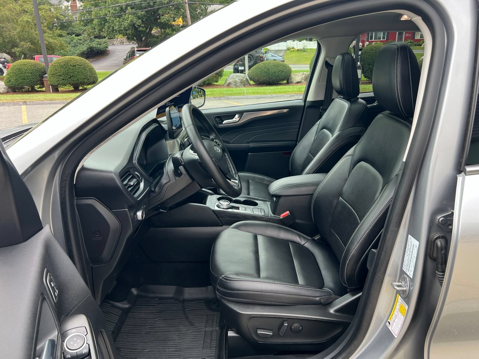 Certified 2022 Ford Escape Titanium w/ Class II Trailer Tow Package AWD/4WD image 19