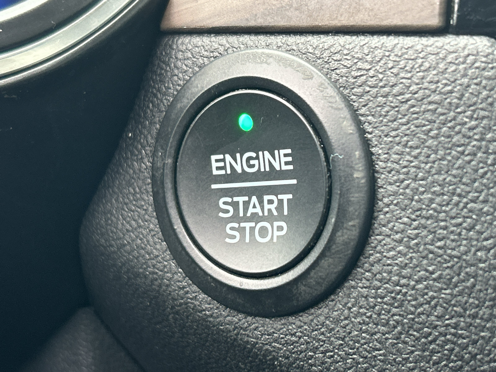 Certified 2020 Ford Escape Titanium AWD/4WD image 20