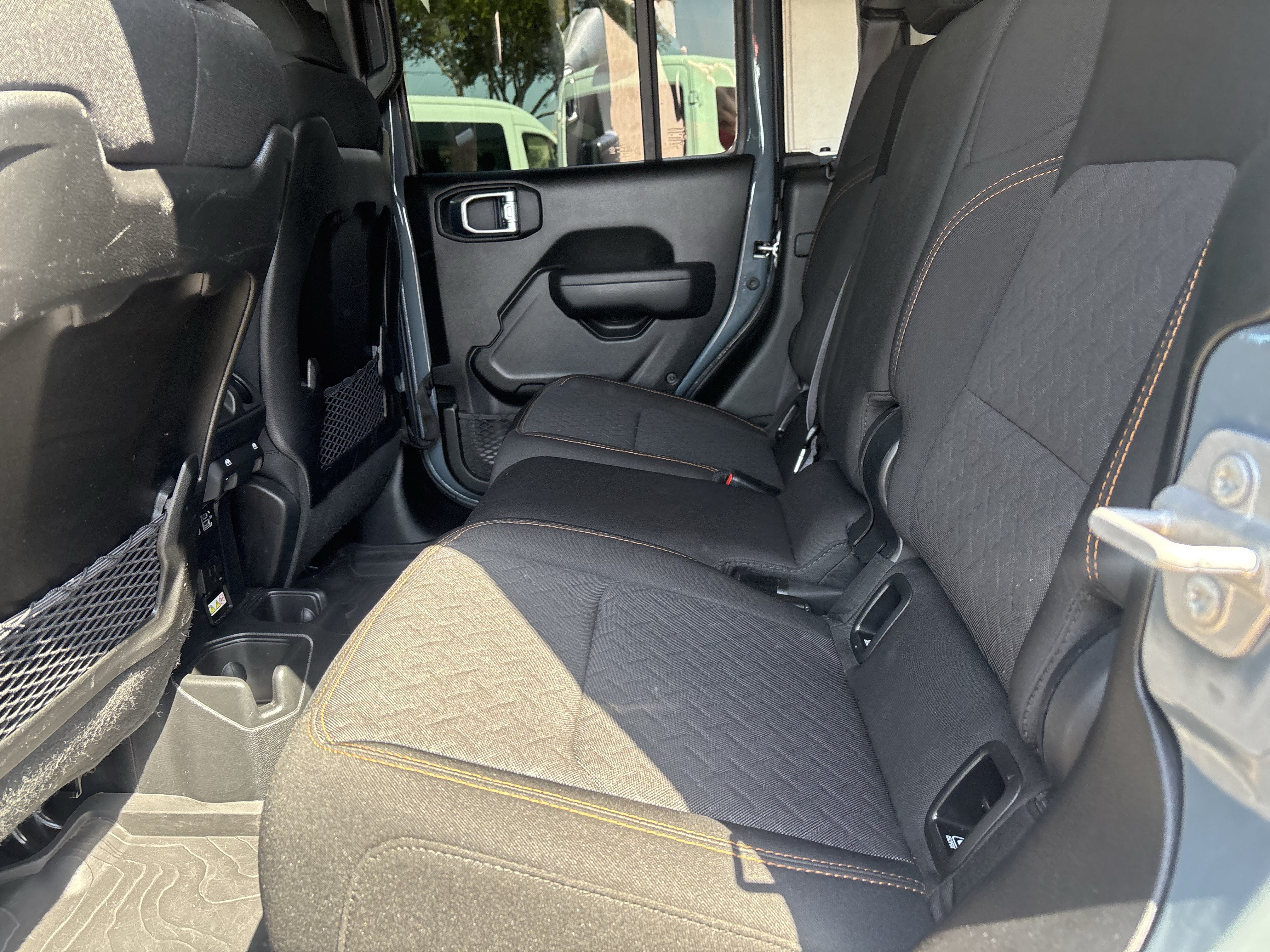 Used 2025 Jeep Gladiator Mojave AWD/4WD image 15