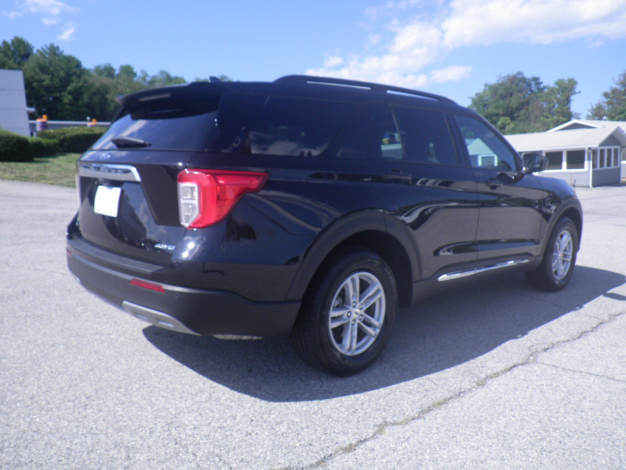 Certified 2024 Ford Explorer XLT w/ Equipment Group 202A AWD/4WD image 6