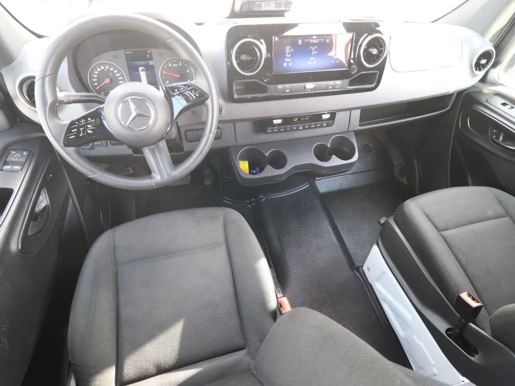 Used 2025 Mercedes-Benz Sprinter 2500 image 6