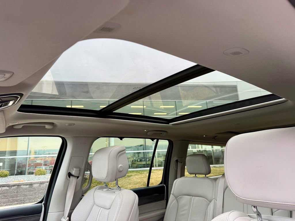 Used 2023 Jeep Wagoneer L Series III w/ Premium Group I image 30