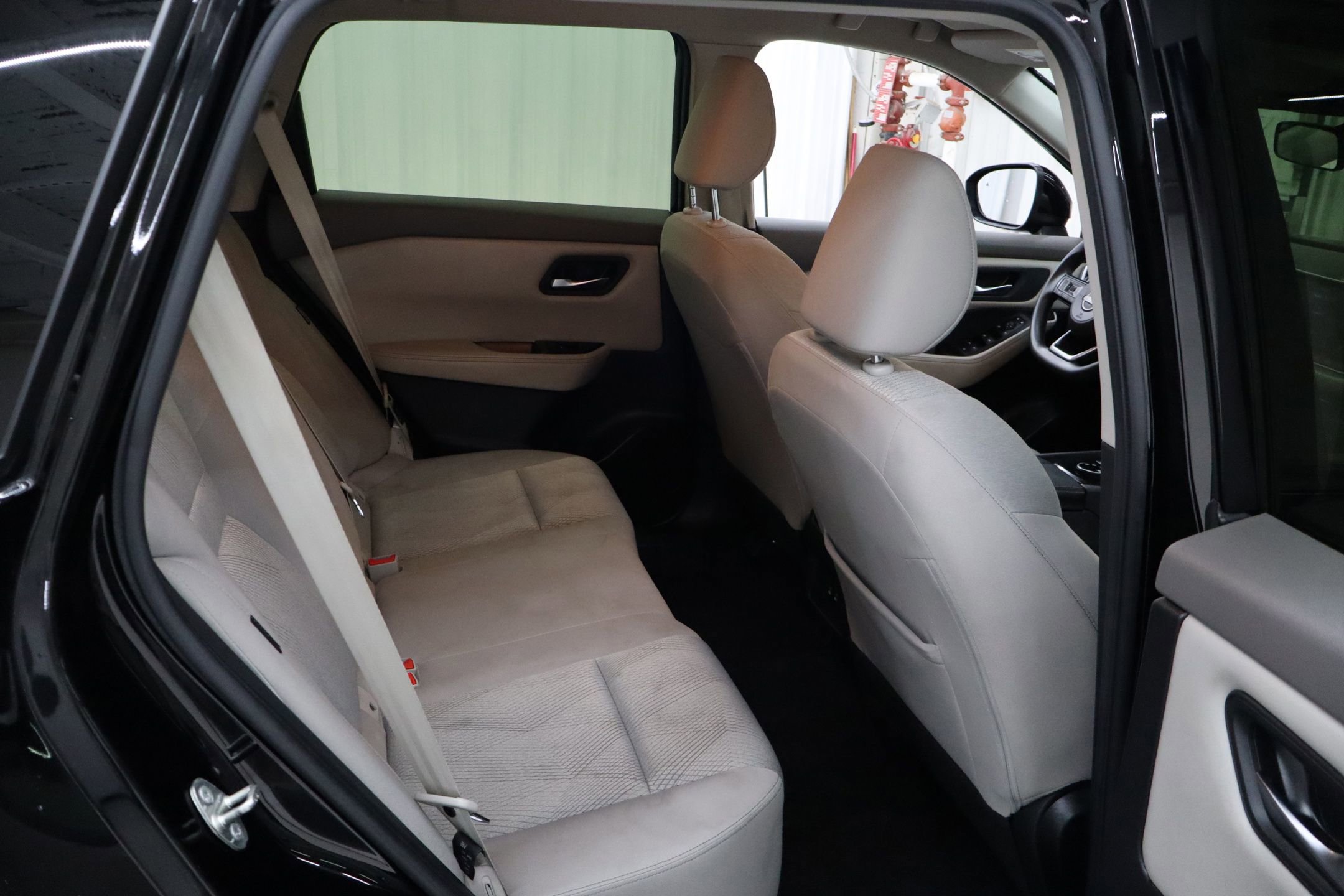 Used 2024 Nissan Rogue SV image 27