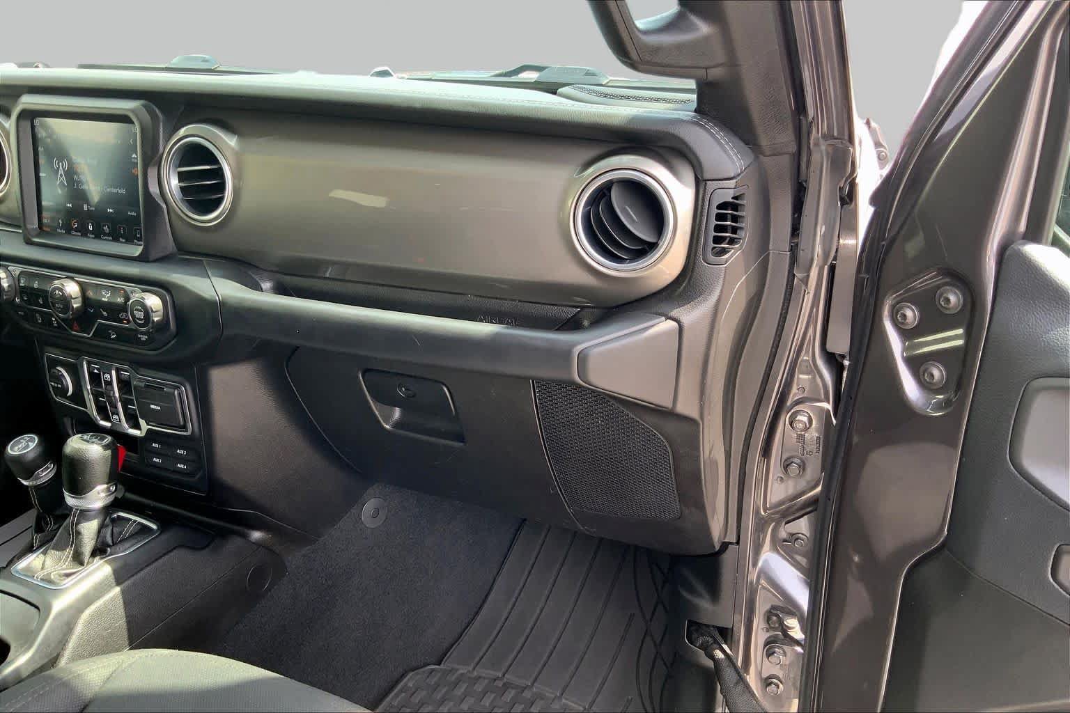 Used 2018 Jeep Wrangler Unlimited Sahara AWD/4WD image 19