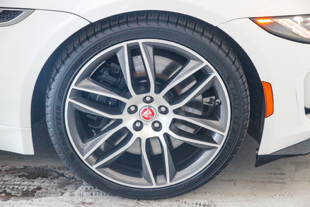 Used 2023 Jaguar F-TYPE R-Dynamic AWD/4WD image 11
