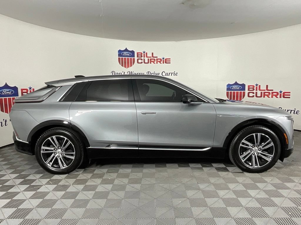 Used 2024 Cadillac Lyriq Luxury AWD/4WD image 2