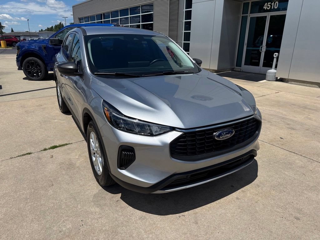 Certified 2023 Ford Escape Active w/ Tech Pack #1 AWD/4WD image 3