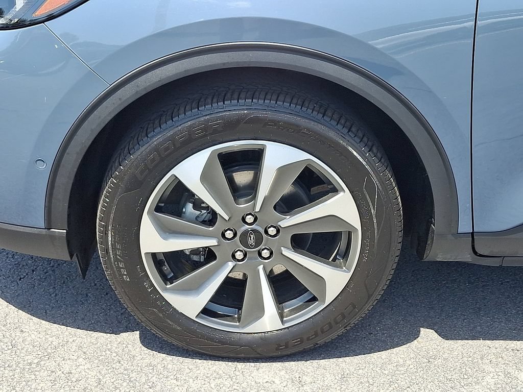 Certified 2023 Ford Escape Platinum w/ Premium Technology Package AWD/4WD image 8