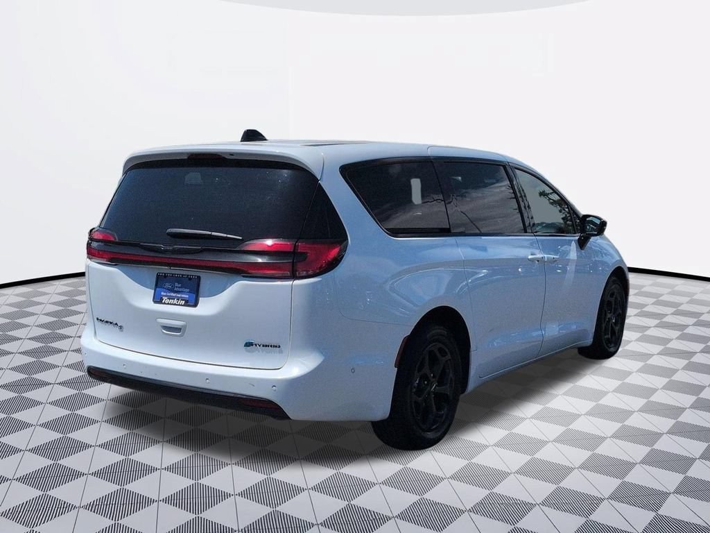 Used 2024 Chrysler Pacifica Limited FWD image 5