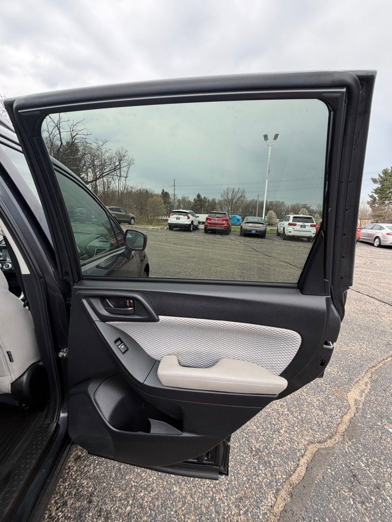 Used 2018 Subaru Forester 2.5i Premium w/ All-Weather Package AWD/4WD image 12