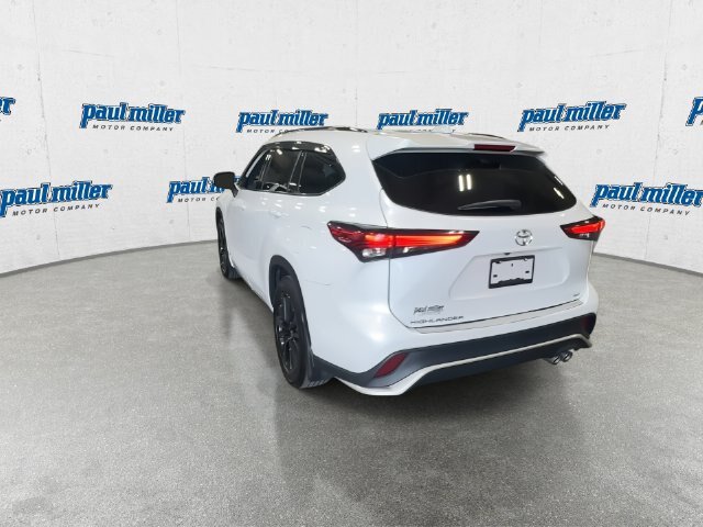 Used 2023 Toyota Highlander XSE FWD image 9