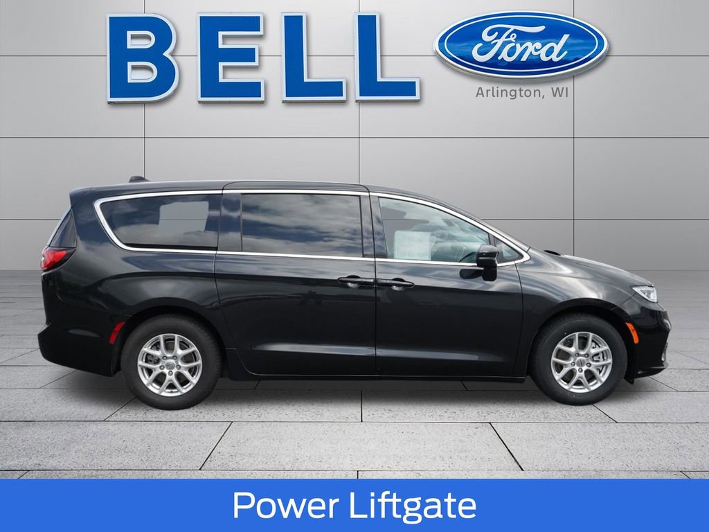 Used 2023 Chrysler Pacifica Touring-L FWD video 2