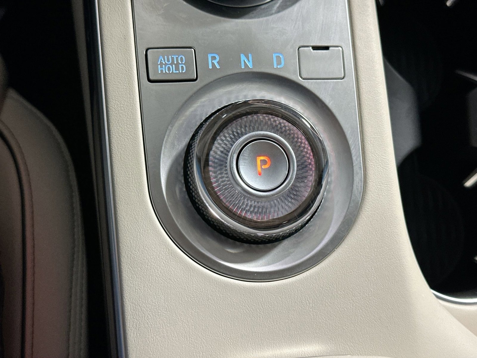 Used 2024 Genesis GV70 2.5T w/ Advanced Package image 32