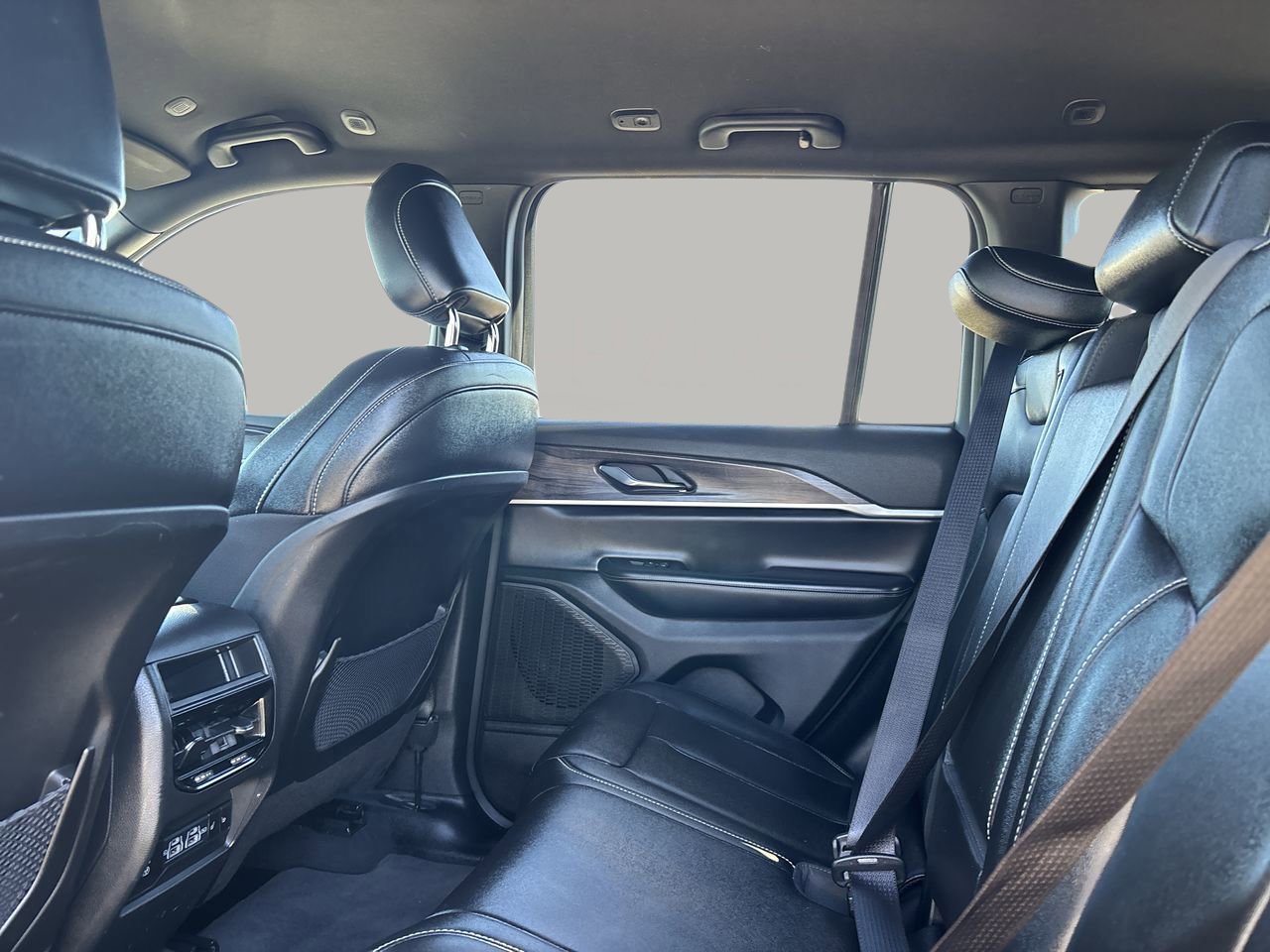 Used 2024 Jeep Grand Cherokee Limited image 22