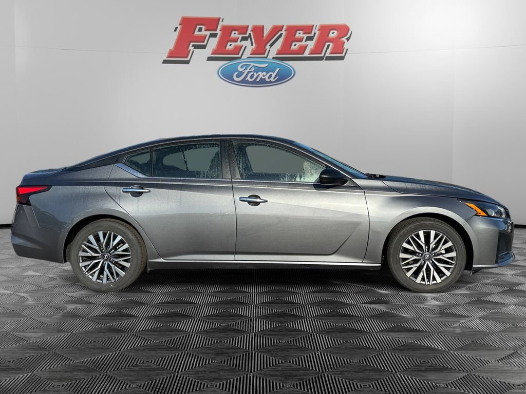 Used 2024 Nissan Altima 2.5 SV FWD image 6