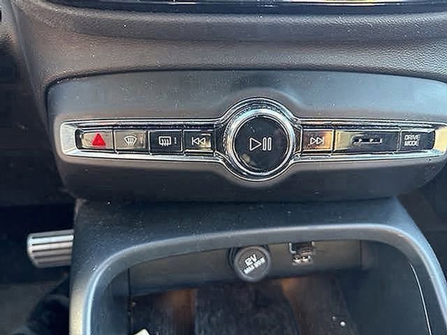 Used 2022 Volvo XC40 T5 R-Design w/ Advanced Package image 31