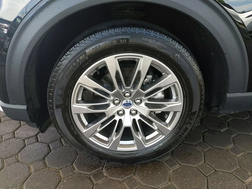 Certified 2025 Ford Explorer Platinum AWD/4WD image 12