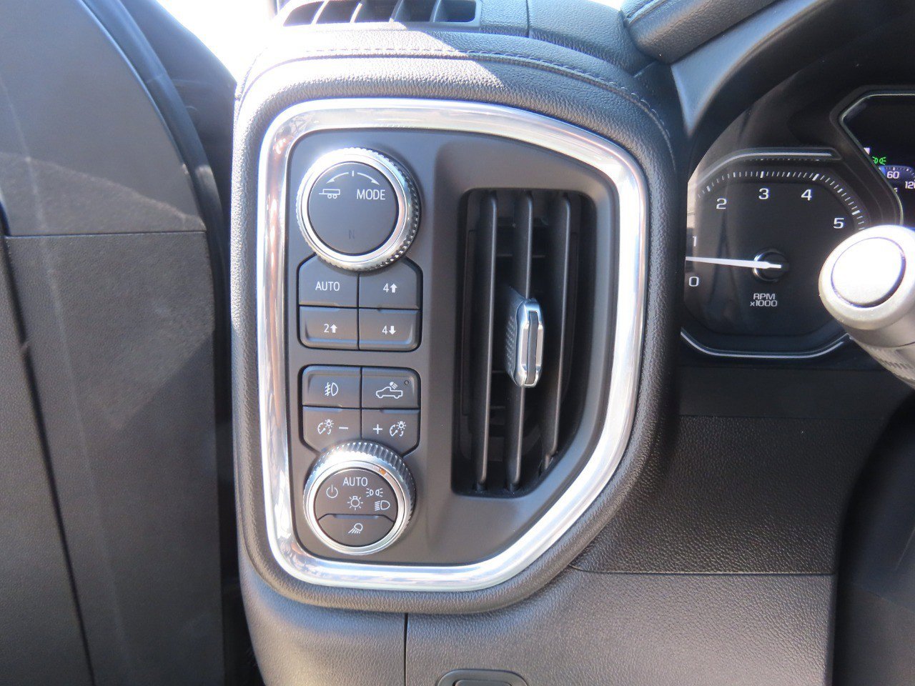 Used 2021 GMC Sierra 1500 Denali w/ Driver Alert Package II AWD/4WD image 26