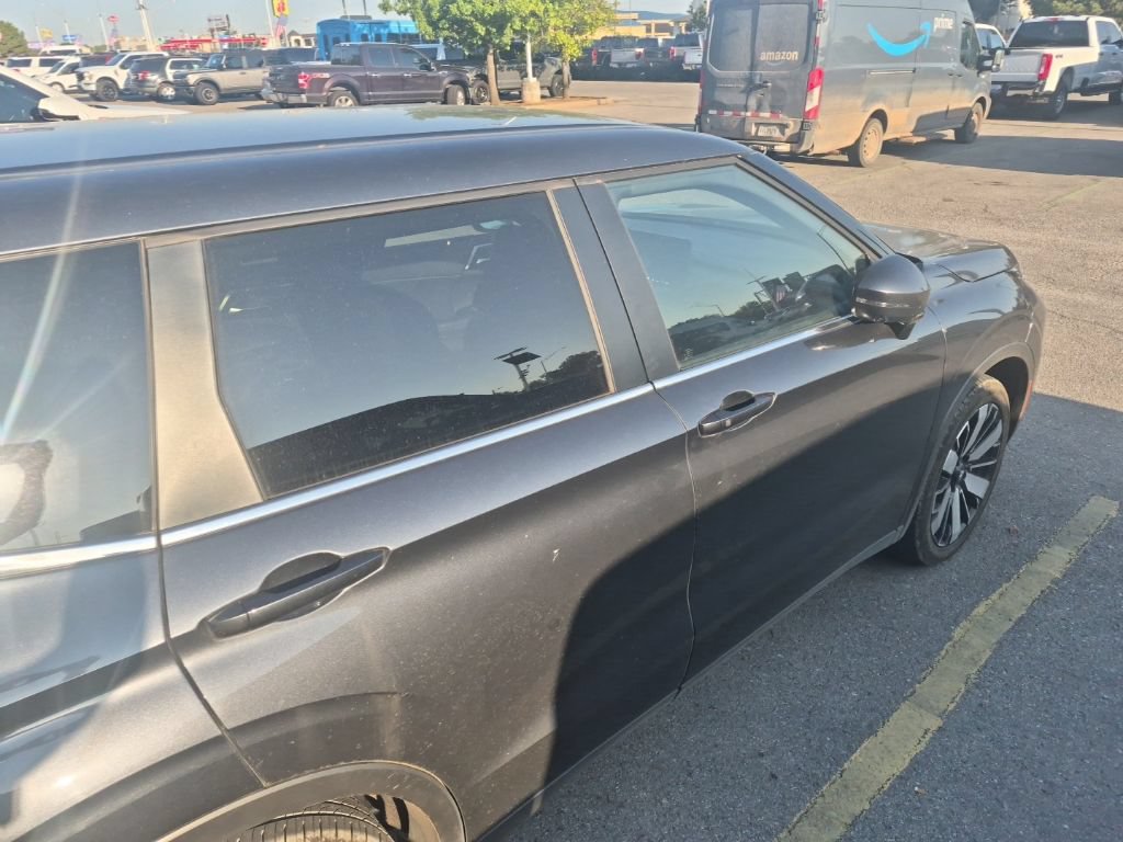 Used 2025 Mitsubishi Outlander SE FWD image 18