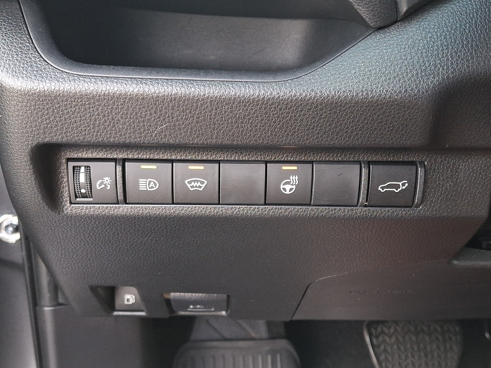 Used 2023 Toyota RAV4 SE w/ Convenience Package AWD/4WD image 31