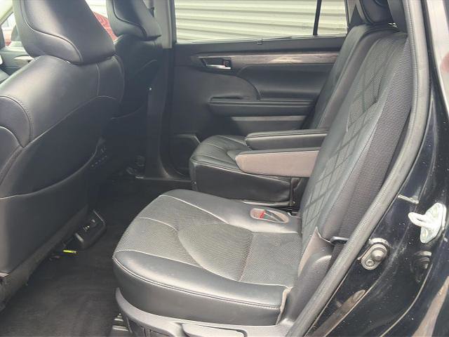 Used 2021 Toyota Highlander Platinum image 11