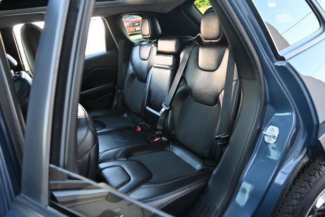 Used 2019 Jeep Cherokee Trailhawk w/ Comfort/Convenience Group AWD/4WD image 25