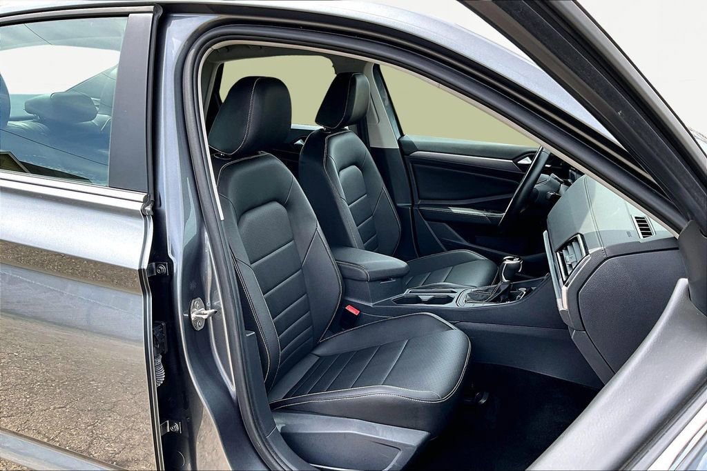 Used 2024 Volkswagen Jetta SE FWD image 9
