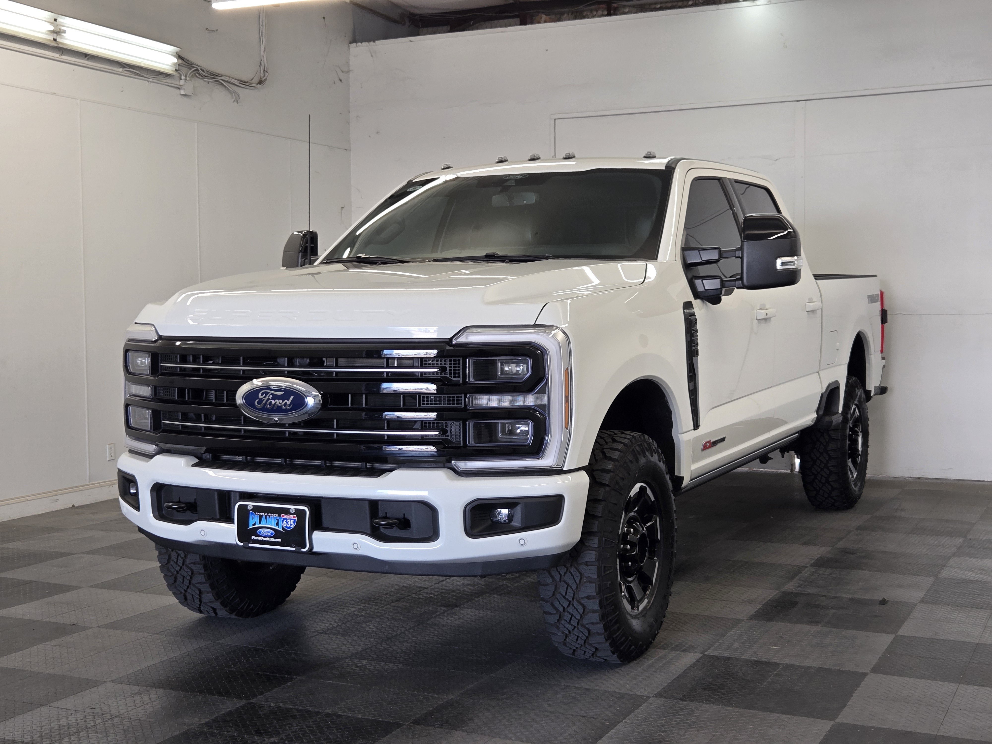 Certified 2025 Ford F250 Platinum w/ Tremor Off-Road Package AWD/4WD image 4