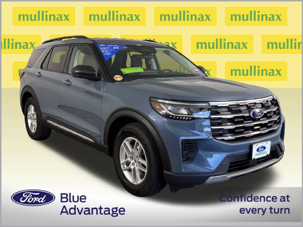 Certified 2025 Ford Explorer Active RWD image 2