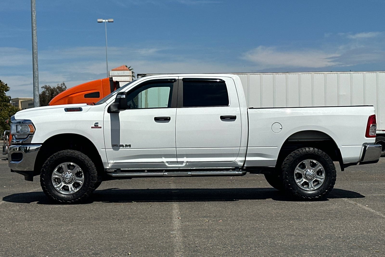 Used 2024 RAM 2500 Big Horn AWD/4WD image 7