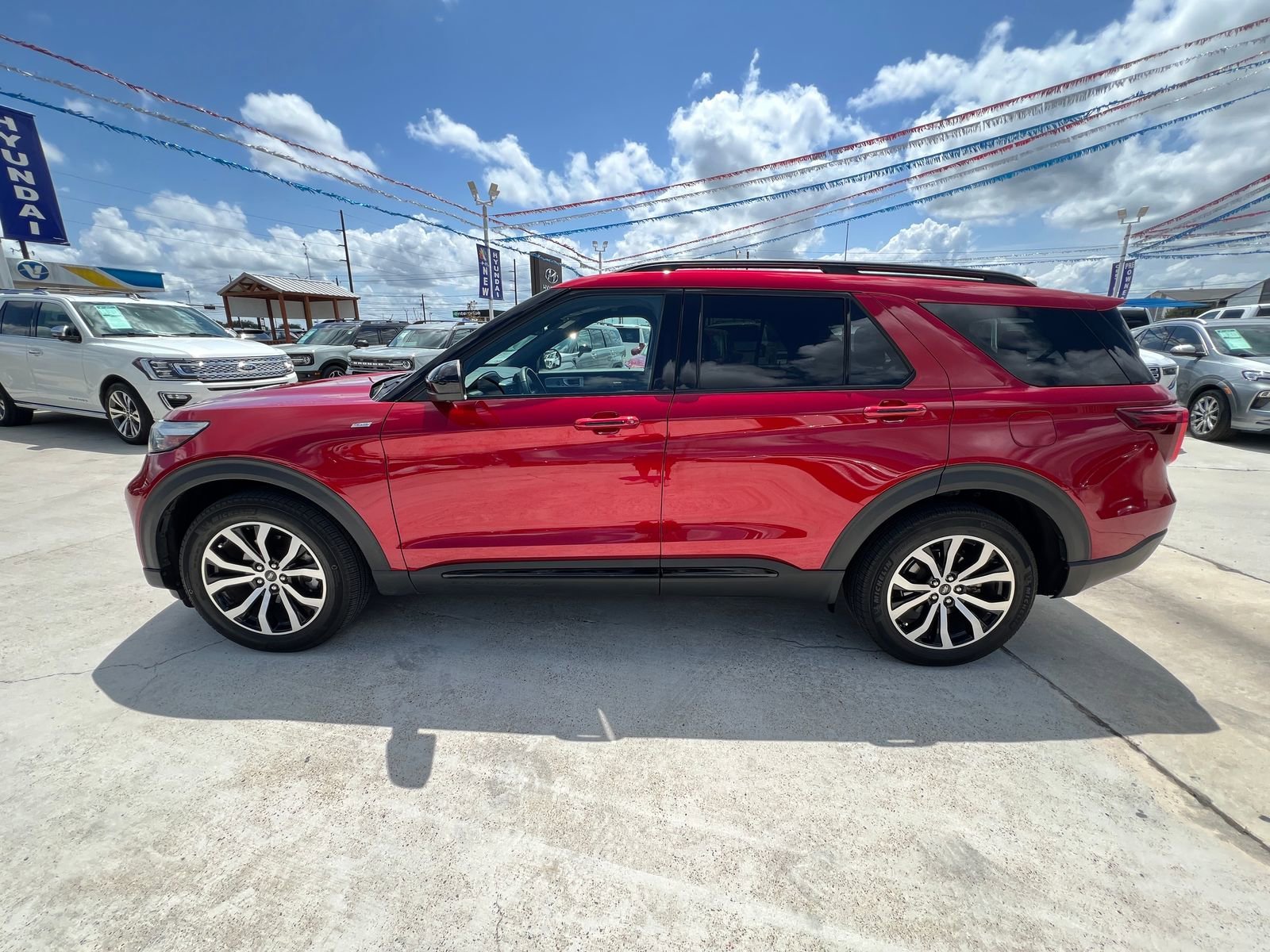 Certified 2023 Ford Explorer ST-Line w/ Class IV Trailer Tow Package RWD image 6