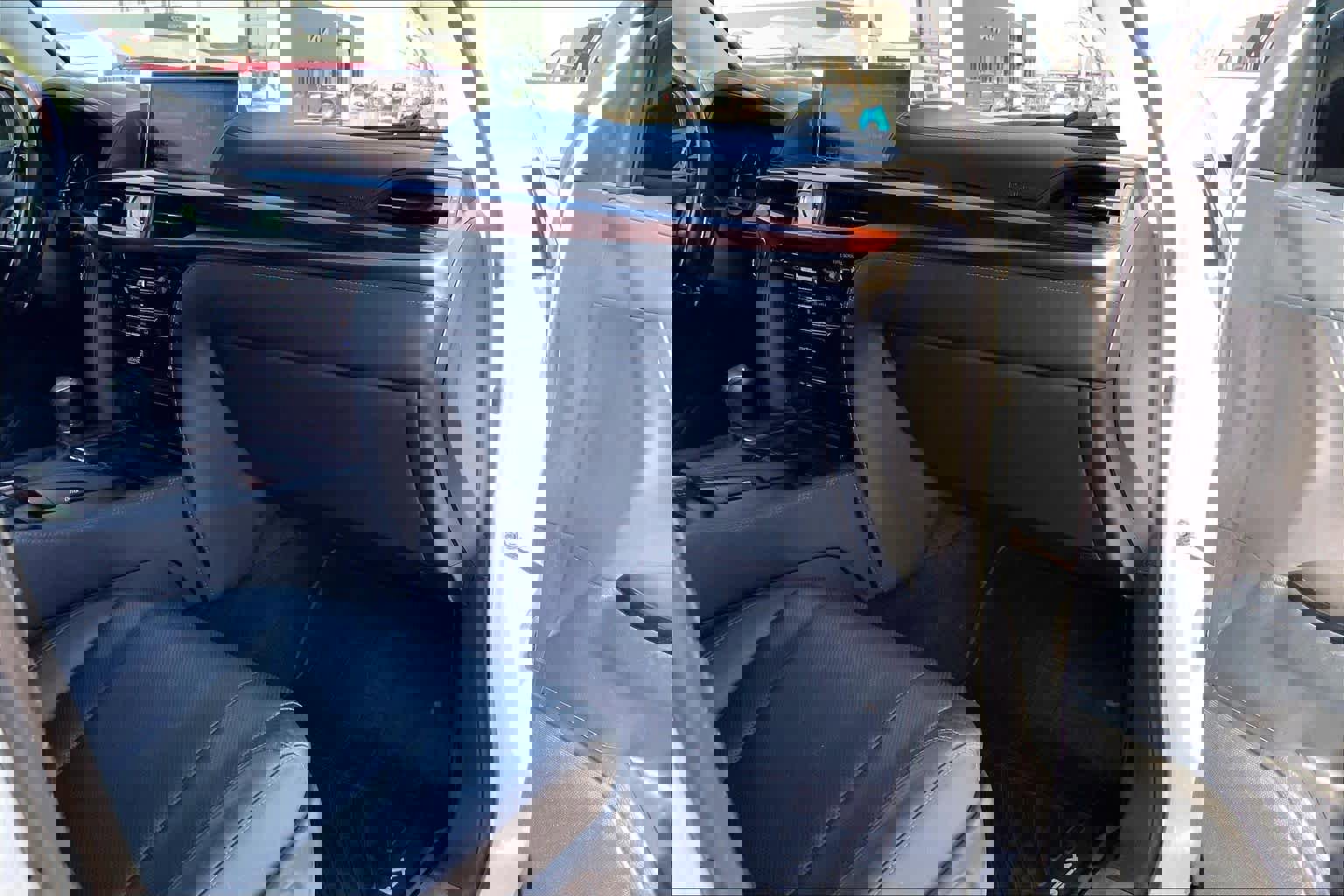 Used 2017 Lexus LX 570 4WD w/ Luxury Package image 19