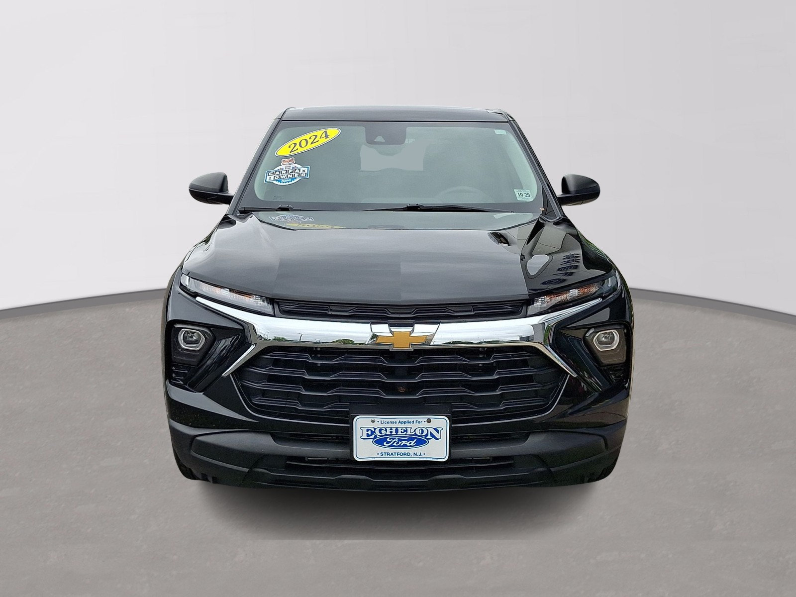 Used 2024 Chevrolet TrailBlazer LS w/ LS Convenience Package FWD image 2