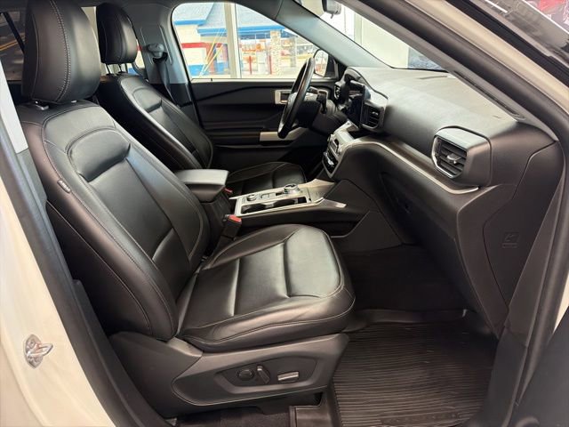 Certified 2022 Ford Explorer XLT w/ Equipment Group 202A image 13
